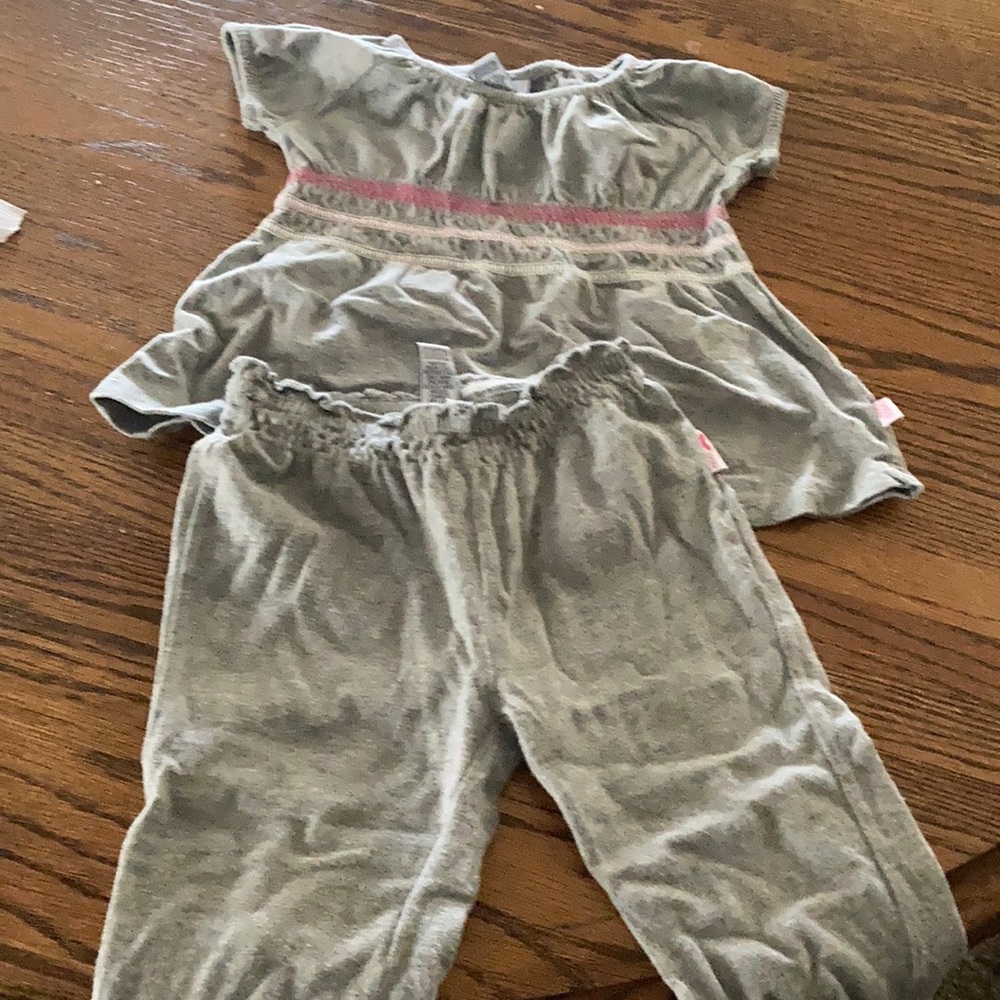 There in a good condition they don’t fit my daughter no more
